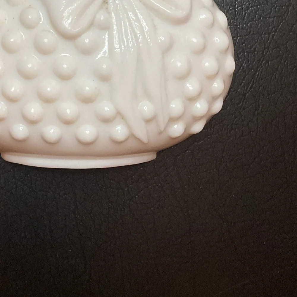 White Hobnail Vase with Bow Detail faux milk glass hobnail wall pocket vase - Picture 7 of 7
